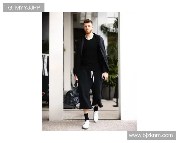 足球球星最新时尚穿搭展示，领略足坛巨星个性与潮流风采